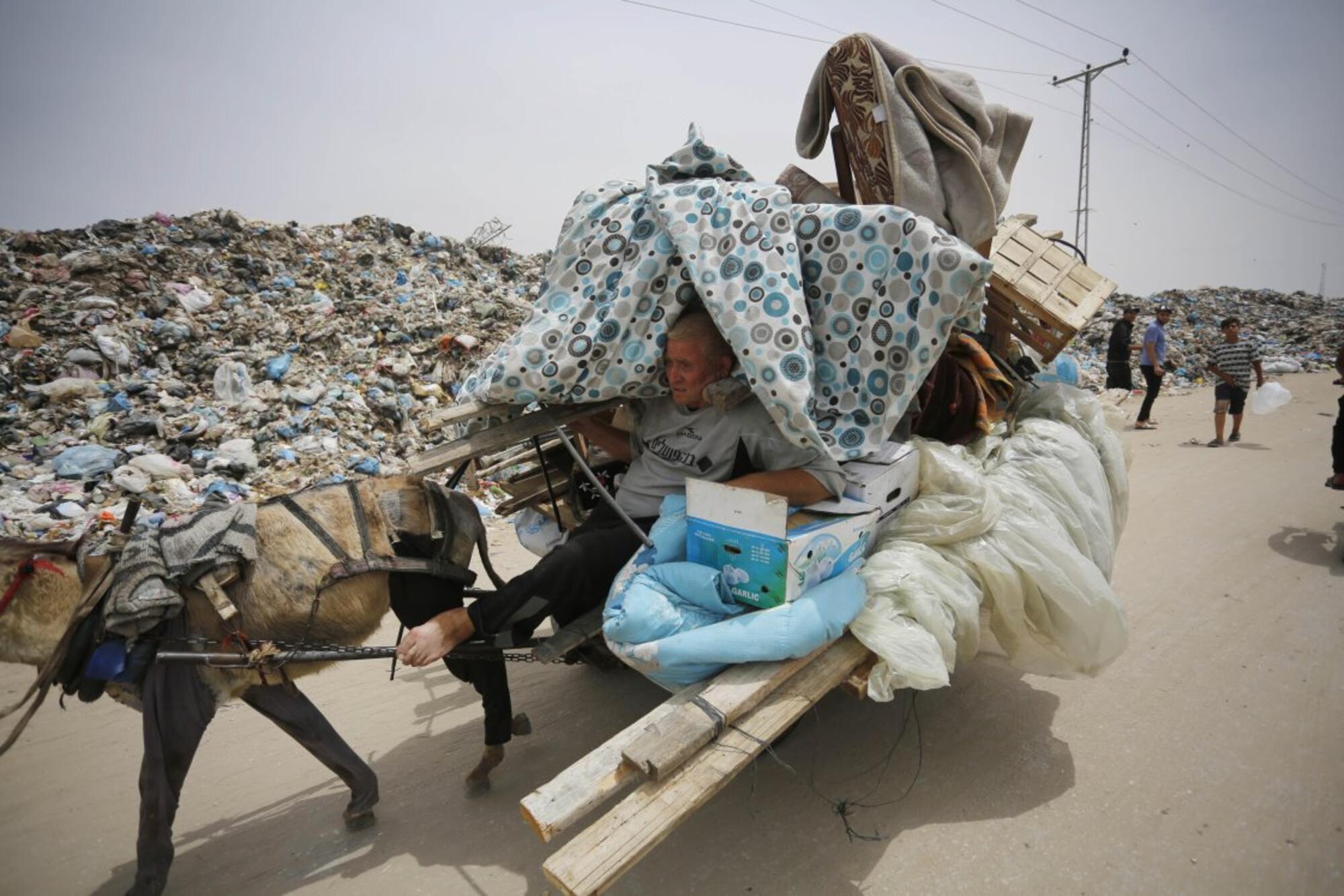 Palestinos salen de Rafah en mayo de 2024